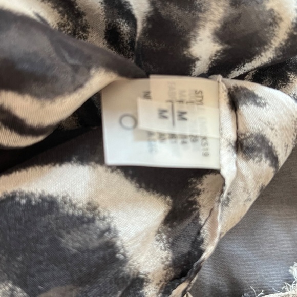 Elie Tahari pure silk size M top - Picture 14 of 15